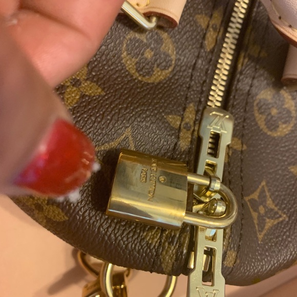 Authentic lv - Picture 3 of 8